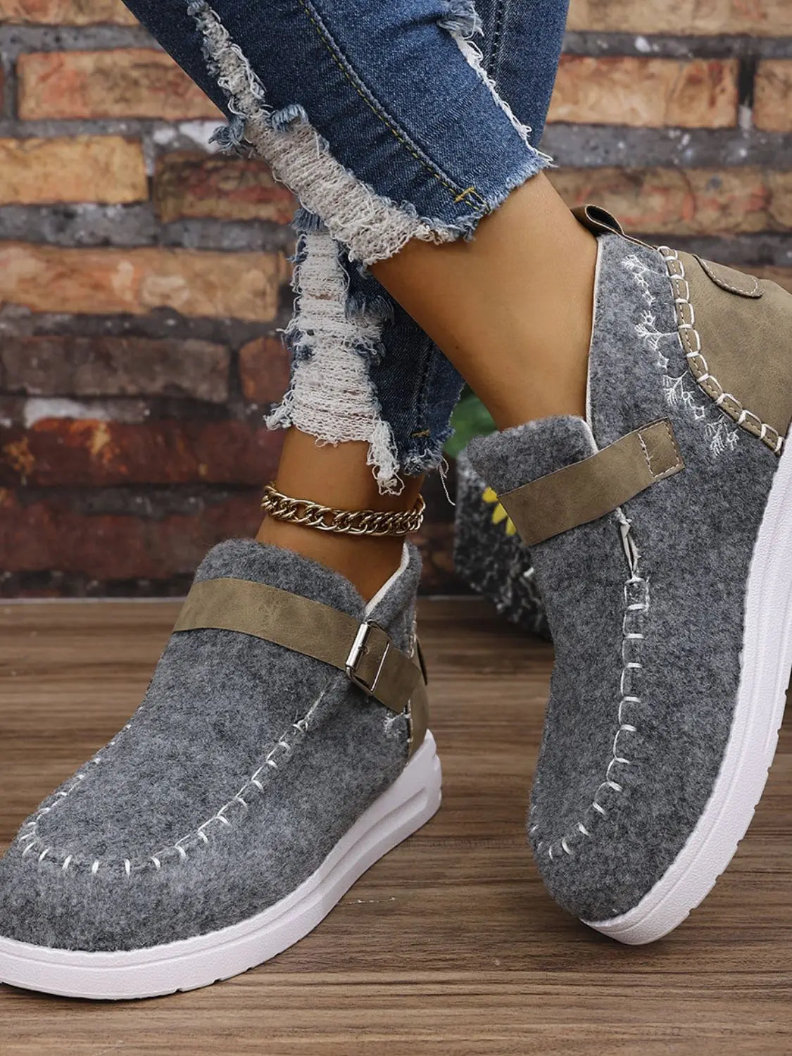 Contrast Round Toe Buckle Sneakers Trendsi