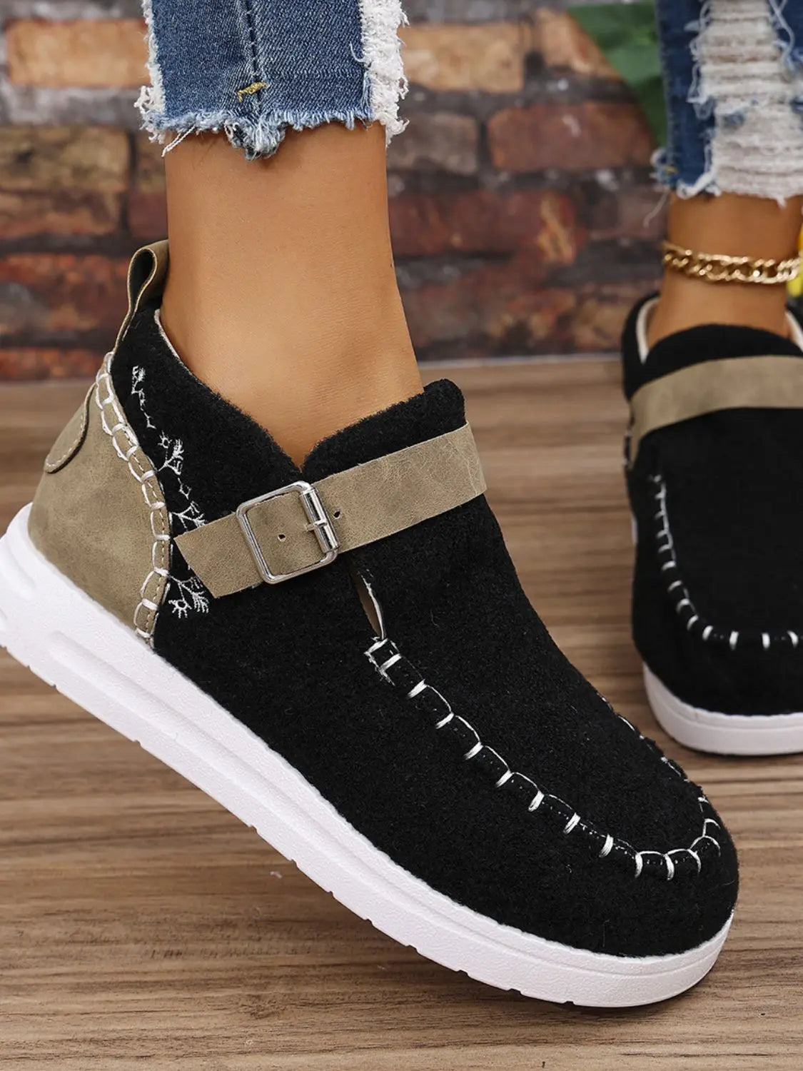 Contrast Round Toe Buckle Sneakers Trendsi