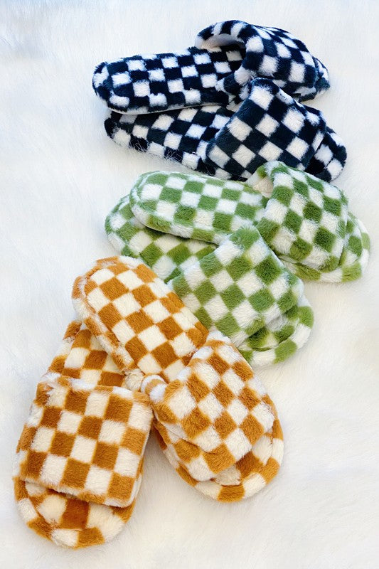Luxe Lounge Checker Cozy Slippers - Pure Serenity DBA