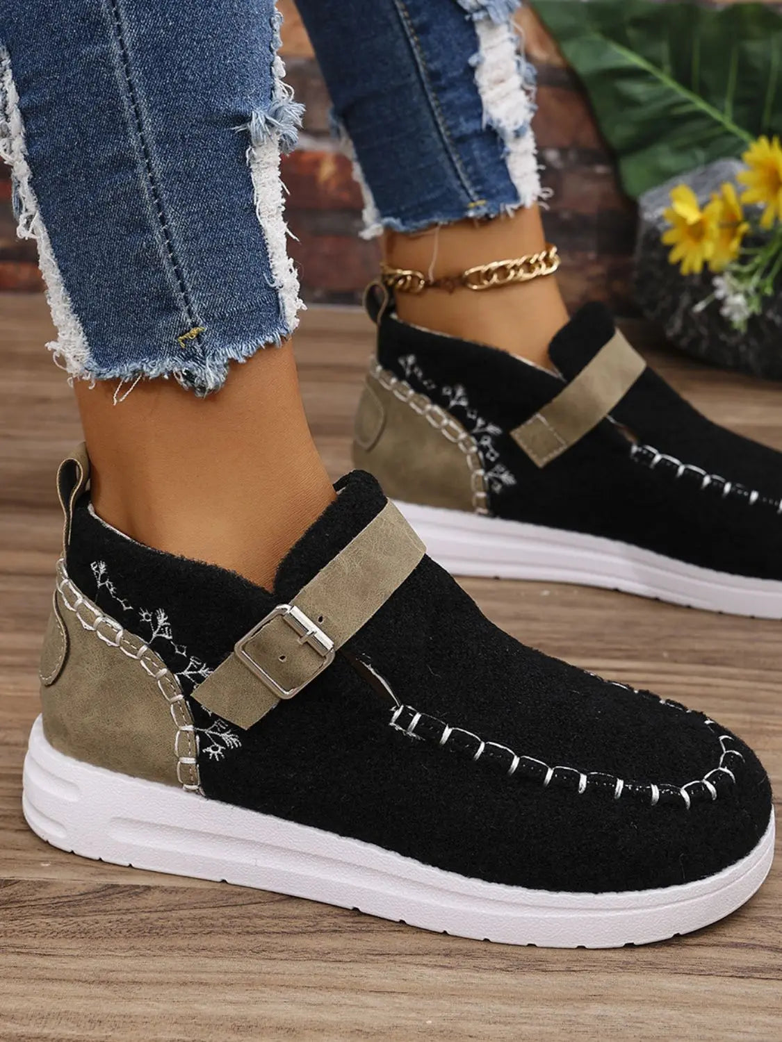 Contrast Round Toe Buckle Sneakers Trendsi