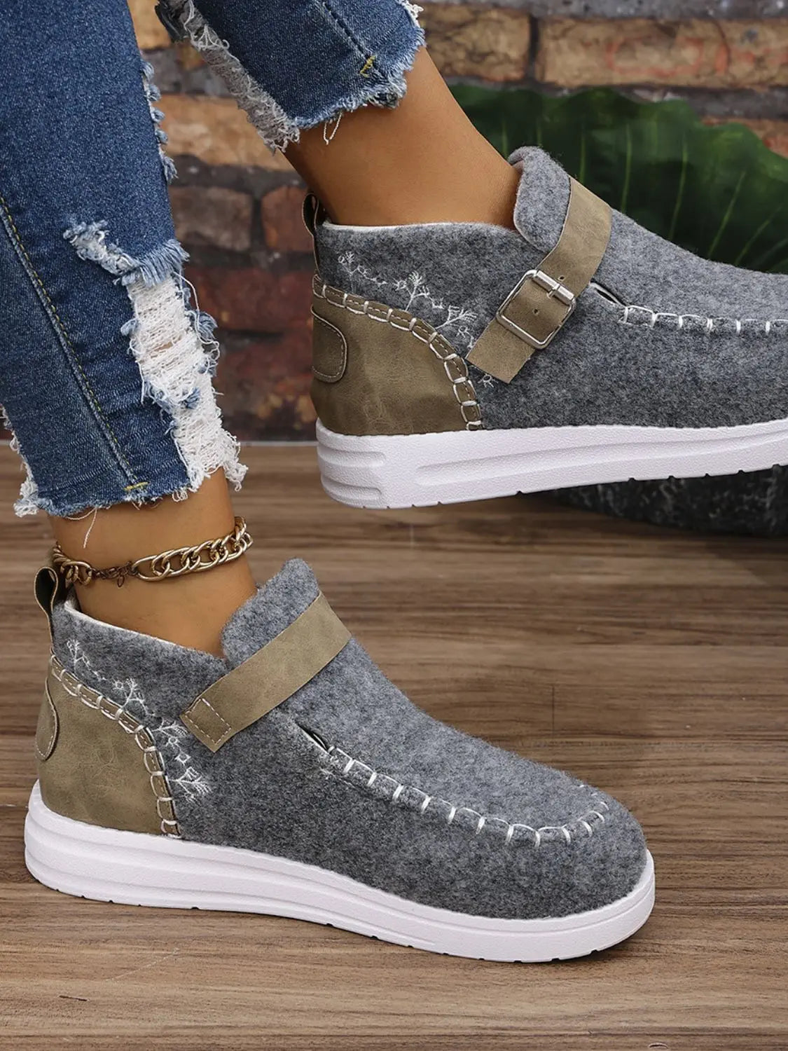 Contrast Round Toe Buckle Sneakers Trendsi