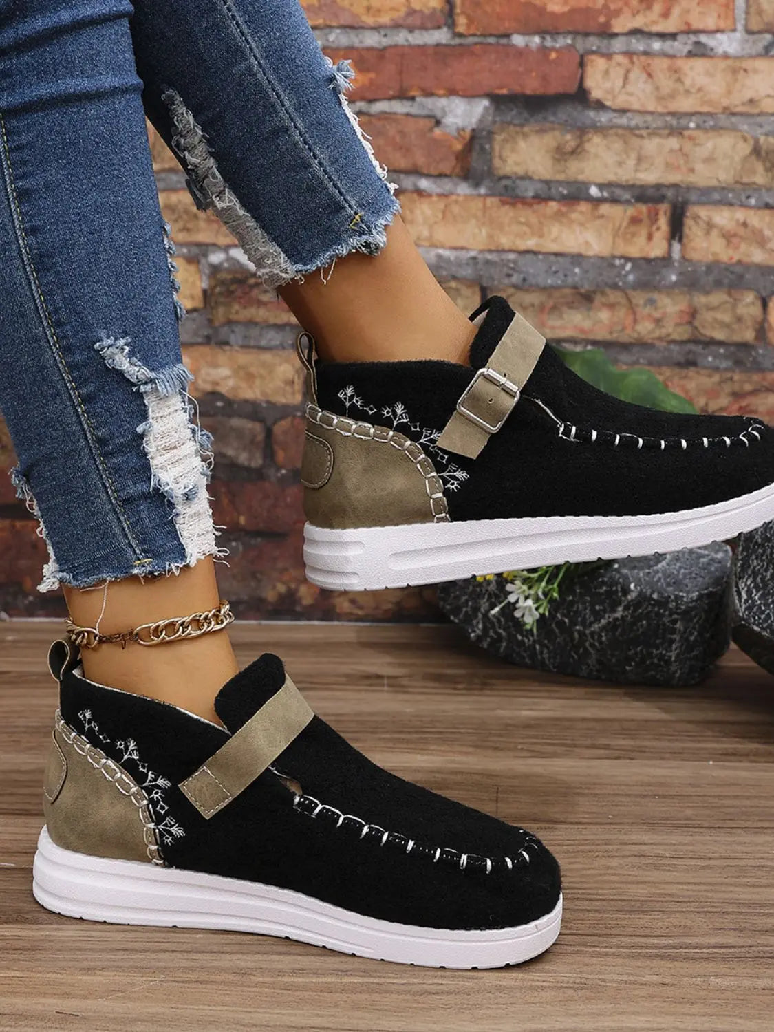 Contrast Round Toe Buckle Sneakers Trendsi