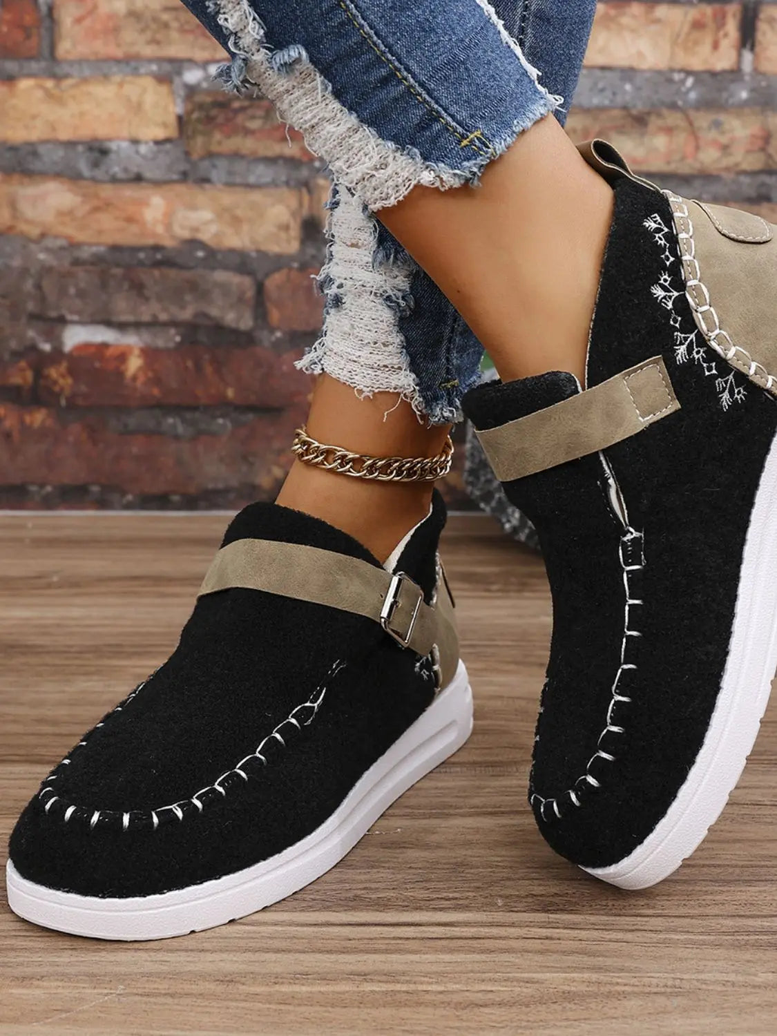 Contrast Round Toe Buckle Sneakers Trendsi
