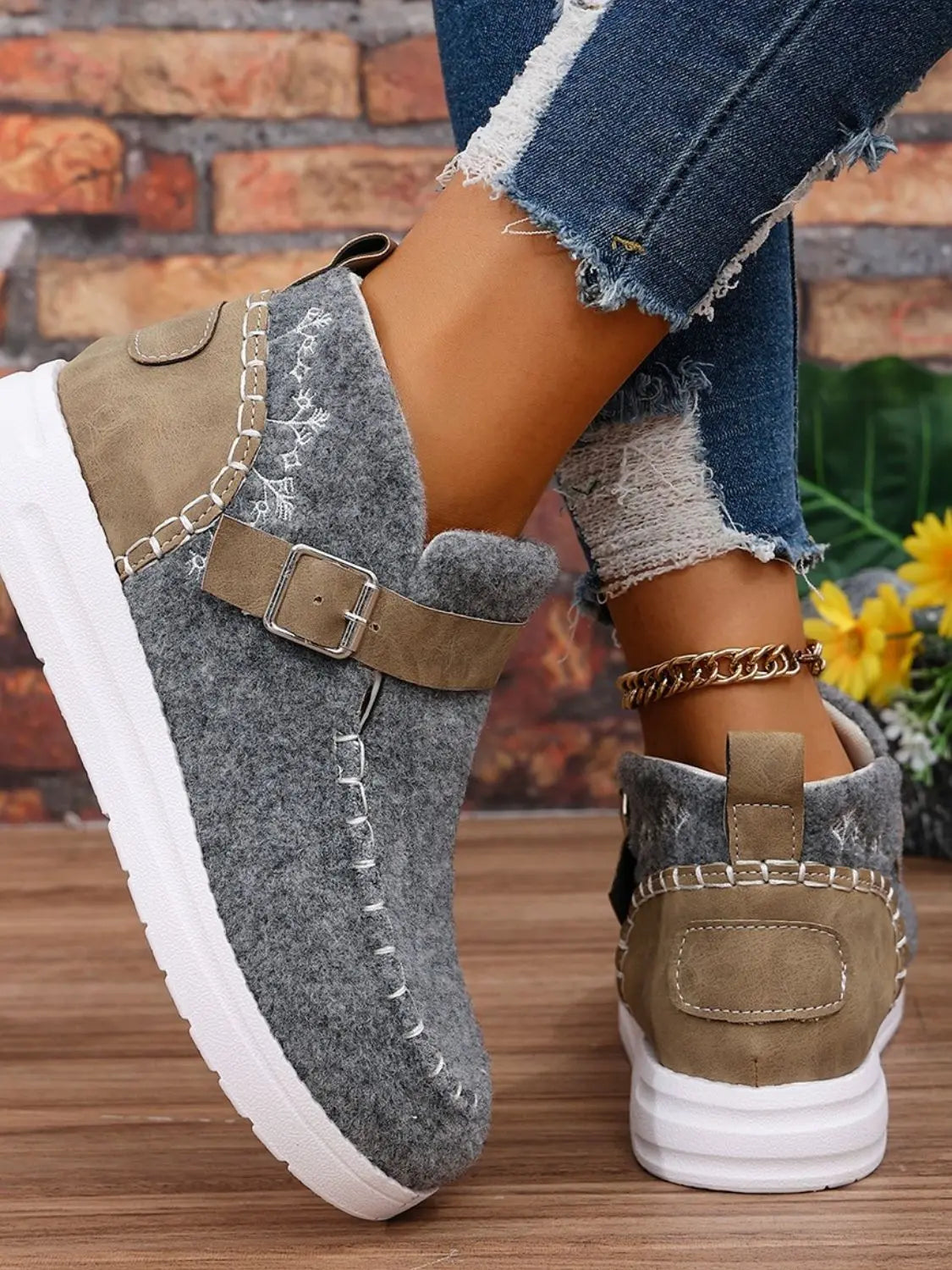 Contrast Round Toe Buckle Sneakers Trendsi